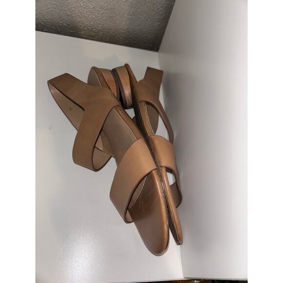 Vaneli Preppy Gladiator Summer Simple Lagenlook Slingback Strapy 1” Heel Sandals - Picture 4 of 8